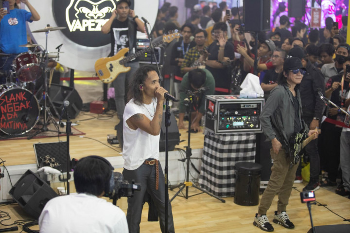 Slank Kejutkan Pengunjung Vape Fair 2022