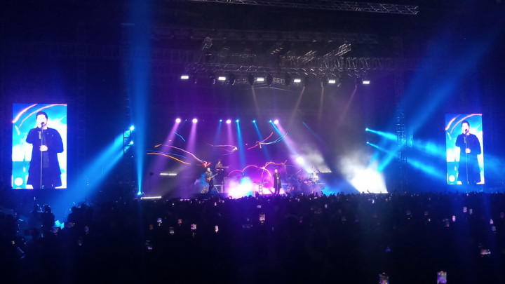 Aksi The Script saat Konser di Jakarta, 'Meledek' Mantan Pacar Penonton lewat Telepon