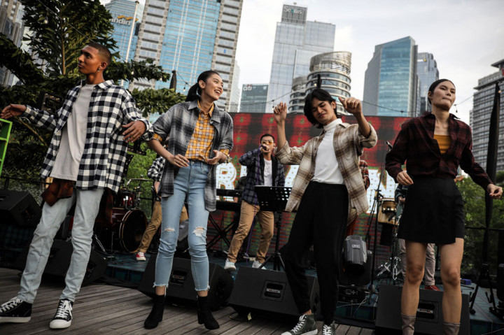 Tampil Keren dan Sederhana dengan Flannel