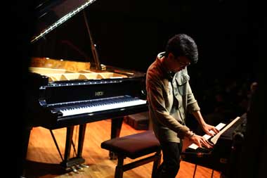 Merasakan Jazz Mentok dalam Konser Joey Alexander Trio