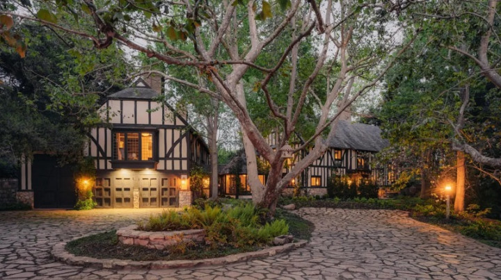 Cuma Punya 2 Kamar, Rumah Ariana Grande Terjual dengan Harga Rp139 Miliar