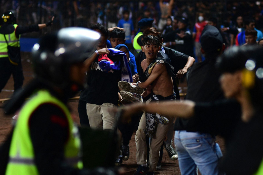 Potret Kerusuhan di Stadion Kanjuruhan Malang, 130 Meninggal