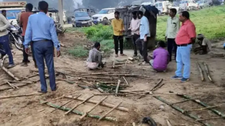 Troli Pengangkut Peziarah Jatuh ke Kolam di India, 27 Orang Tewas