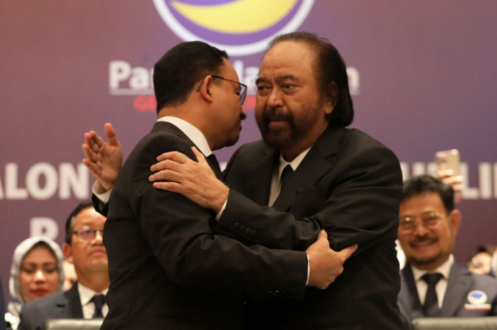 Peluk Erat Anies ke Surya Paloh Usai Dideklarasikan sebagai Capres oleh NasDem