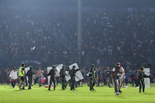 Pengakuan Aremania: Penonton Masuk ke Lapangan Ingin Memberi Semangat Pemain