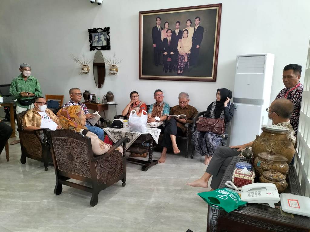 Terkenang Kisah Seru Masa Muda, Alumni SMAN 8 Jakarta Terbitkan Buku Terkenang Kisah Seru Masa Muda, Alumni SMAN 8 Jakarta Terbitkan Buku