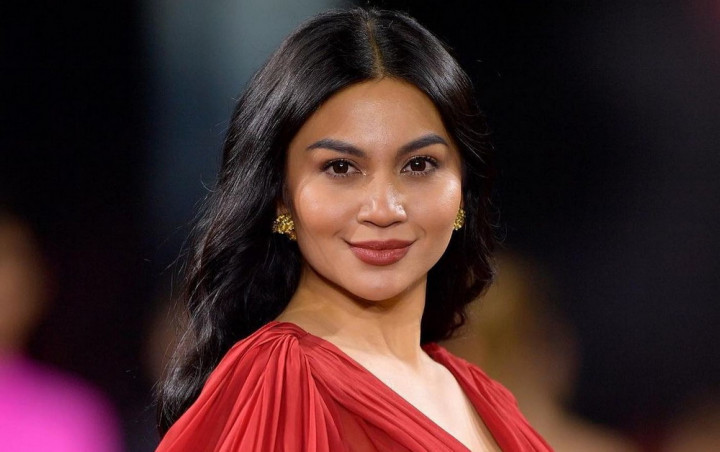 Melenggang di Paris Fashion Week, Ariel Tatum Sedih karena Hal Ini