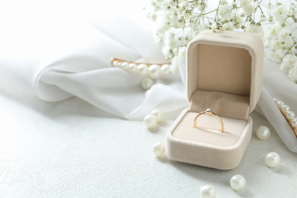 Cincin merupakan salah satu jenis perhiasan yang banyak digunakan, baik untuk laki-laki dan wanita (Foto:Freepik)