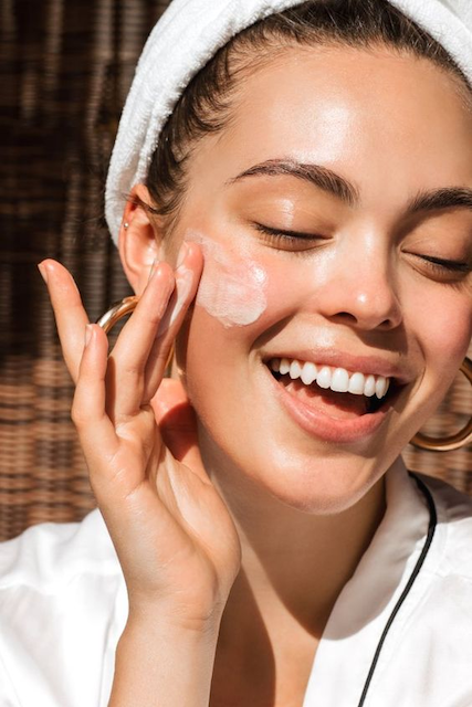Pentingnya Skin Preparation agar Makeup Tahan Lama dan Tak Mudah Crack. Foto: Pinteres