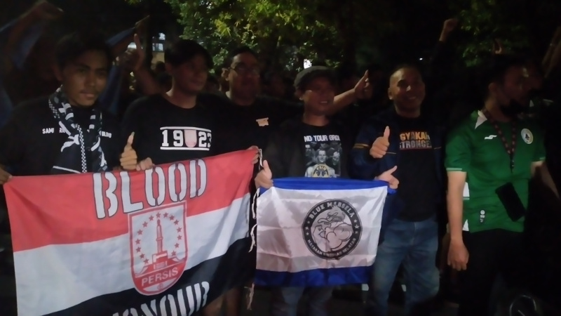 Tekad Ribuan Suporter DIY-Jateng Jaga Persaudaraan Tekad Ribuan Suporter DIY-Jateng Jaga Persaudaraan