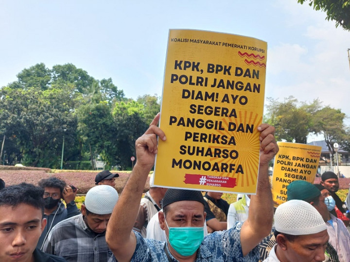 Massa Aksi Tuntut Dugaan Gratifikasi Suharso Monoarfa Diusut
