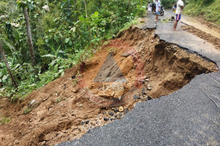 Puluhan Rumah di Pacitan Rusak Diterjang Longsor
