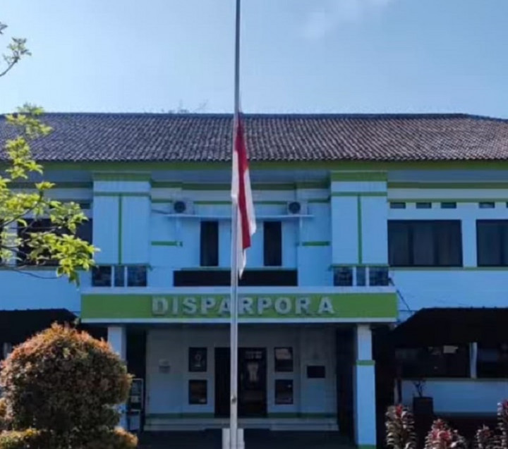 Bendera Setengah Tiang di Jabar untuk Korban Tragedi Kanjuruhan