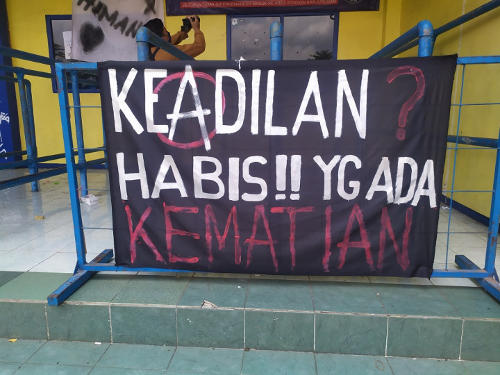 Stadion Kanjuruhan Penuh Coretan Kekecewaan Aremania Atas Tragedi Kanjuruhan