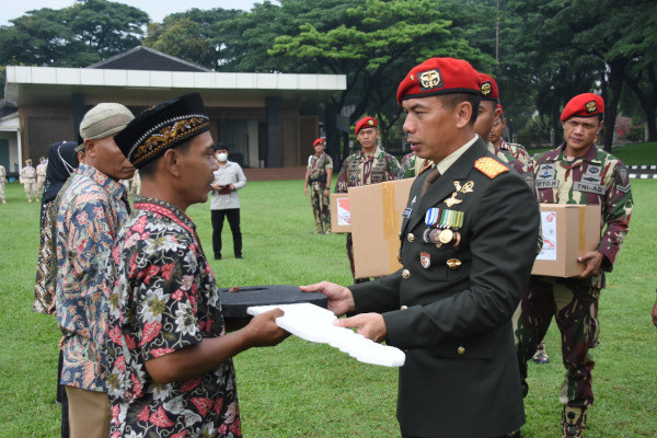 HUT ke-77 TNI, Kopassus Renovasi Rumah Warga Binaan