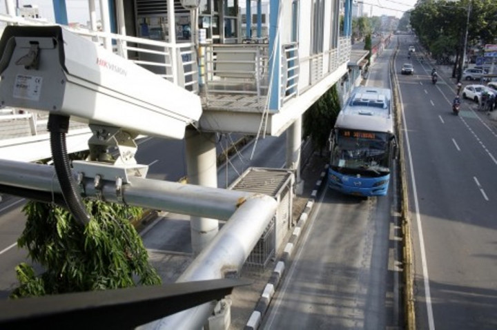 Catat! Aturan Baru Naik Turun Bus TransJakarta, Wajib Tempel Kartu