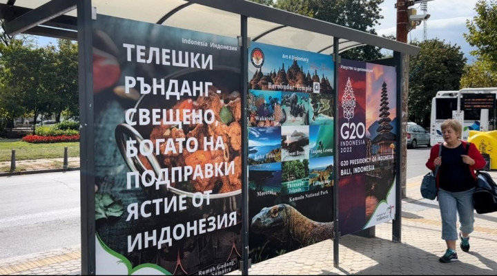 Keren! Promosi Indonesia Mejeng di Halte Bus Kota Sofia Bulgaria