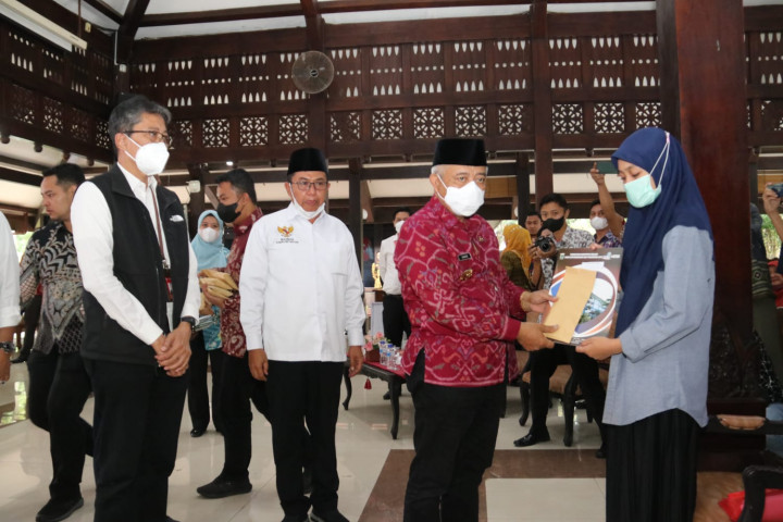 70 Warga Kabupaten Malang Korban Stadion Kanjuruhan Dapat Santunan