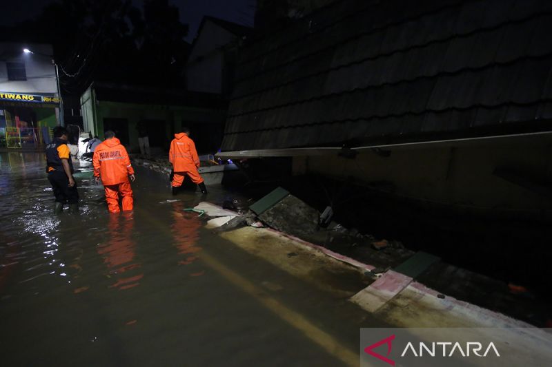 Terendam Banjir, 270 Warga Jaksel Mengungsi