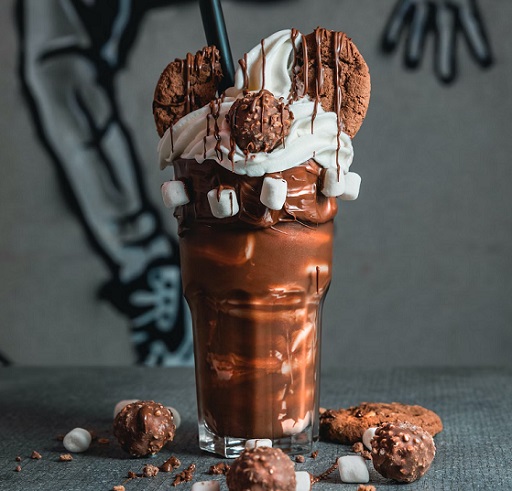 Milkshake dengan kadar gula dan pemanis tambahan yang sangat tinggi. (Foto: Ilustrasi. Dok. Unsplash.com)