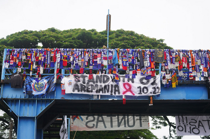 Aksi Aremania Gantung Syal, Tuntut Tragedi Kanjuruhan Diusut Tuntas