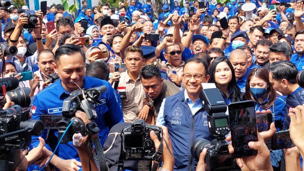 Anies Visits Democratic Party Headquarters