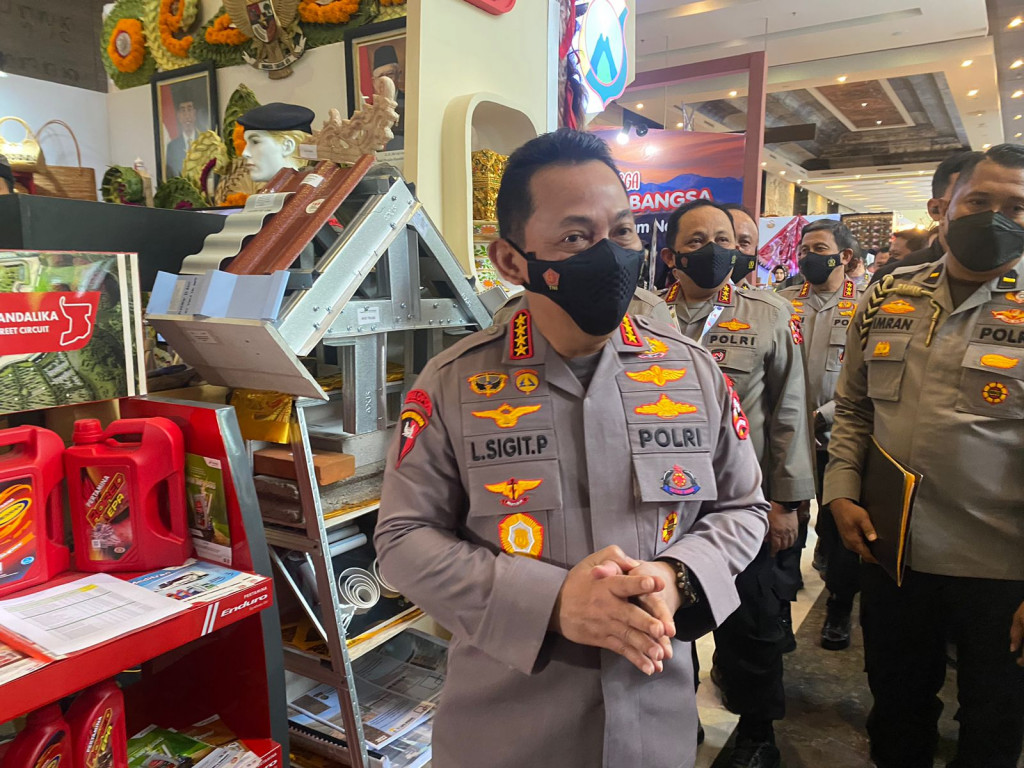 Kapolri Ingin Tingkatkan Penggunaan Produk Dalam Negeri Kapolri Ingin Tingkatkan Penggunaan Produk Dalam Negeri