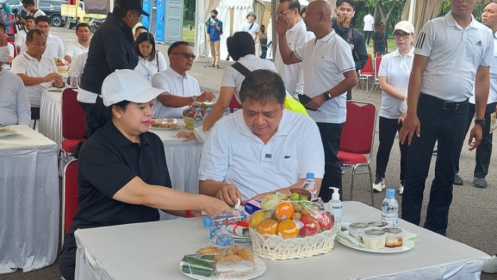 Puan dan Airlangga Jalan Sehat Bersama Dilanjut <i>'Nyabu'</i>