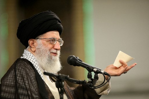 Ayatullah Ali Khamenei Menjawab Protes yang Merebak di Iran, Tuduh Barat Terlibat