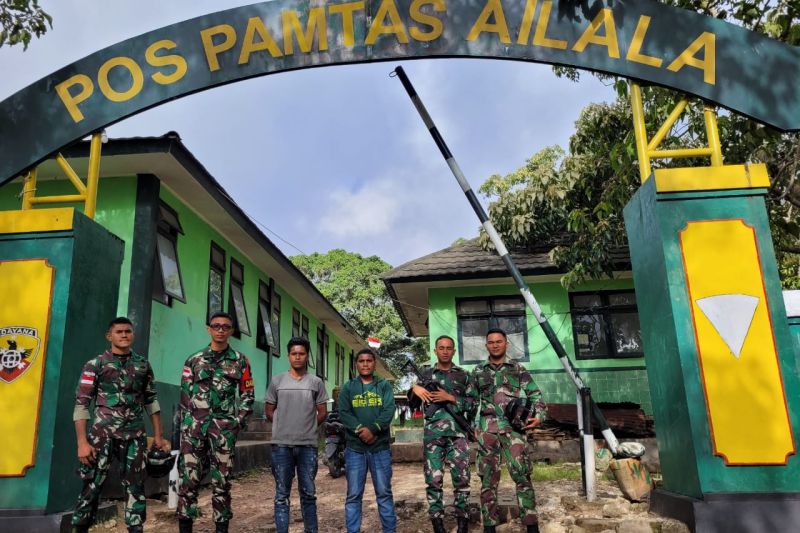 Satgas Pamtas Ri Timor Leste Tangkap 2 Pelintas Batas Ilegal 2740