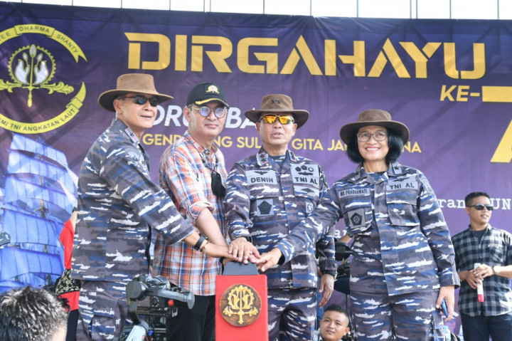 Akademi Angkatan Laut Buka Jalan untuk Hari Bebas Kendaraan di Surabaya