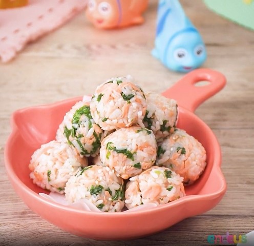 Ini resep MPASI dengan daging salmon untuk si kecil. (Foto: Dok. Endeus TV)
