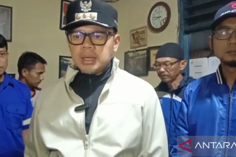 Bima Arya Ingatkan Warga Bantaran Kali Ciliwung Waspada Banjir Bima Arya Ingatkan Warga Bantaran Kali Ciliwung Waspada Banjir