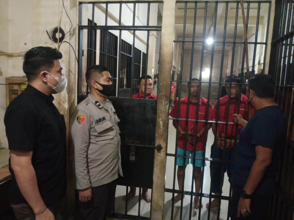 Tiga oknum anggota Polrestabes Medan ditahan karena kasus percobaan perampasan sepeda motor dengan modus membeli, Senin, 10 Oktober 2022. Dokumentasi/ istimewa