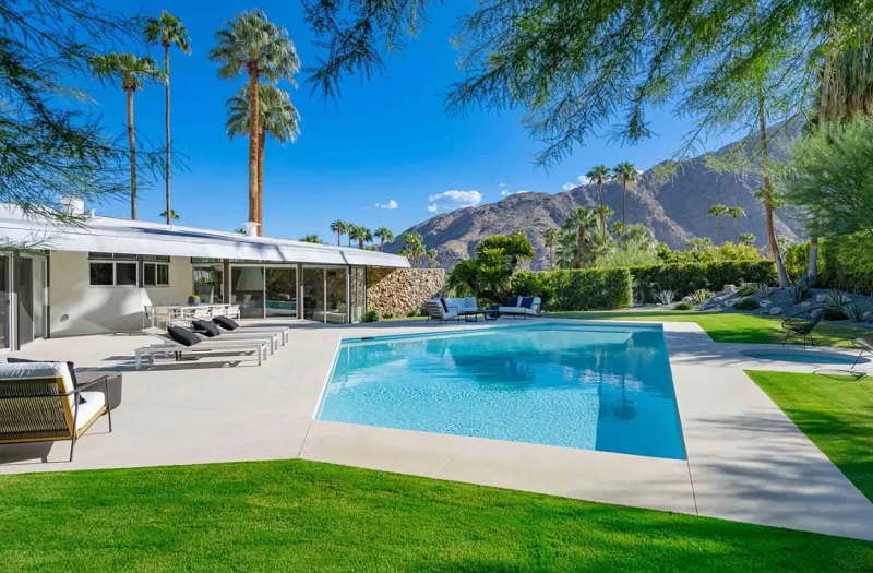 Rumah yang digunakan Elvis dan Priscilla Presley berbulan madu dijual. Foto:  Jam Press/Courtesy of Compass