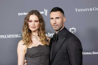 Setelah Diterpa Isu Perselingkuhan, Kini Adam Levine Asyik Liburan Bareng Behati Prinsloo