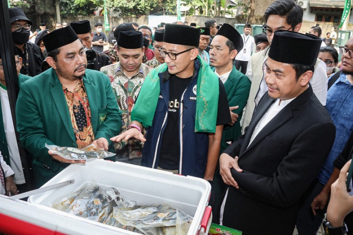 Bareng PCNU, Menparekraf Sulap Lahan Tidur di Jaktim Jadi Budi Daya Lele