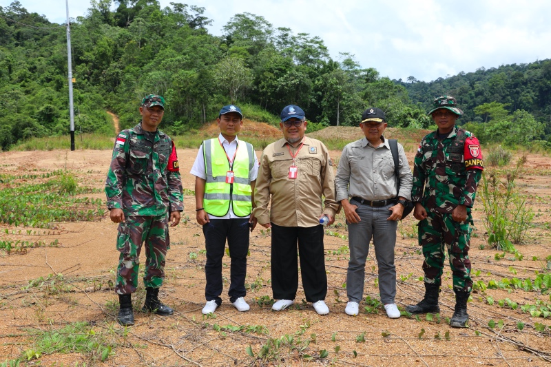 Badan Informasi Geospasial Bersama Kemenhan dan TNI Inspeksi Pilar Batas di Kaltara