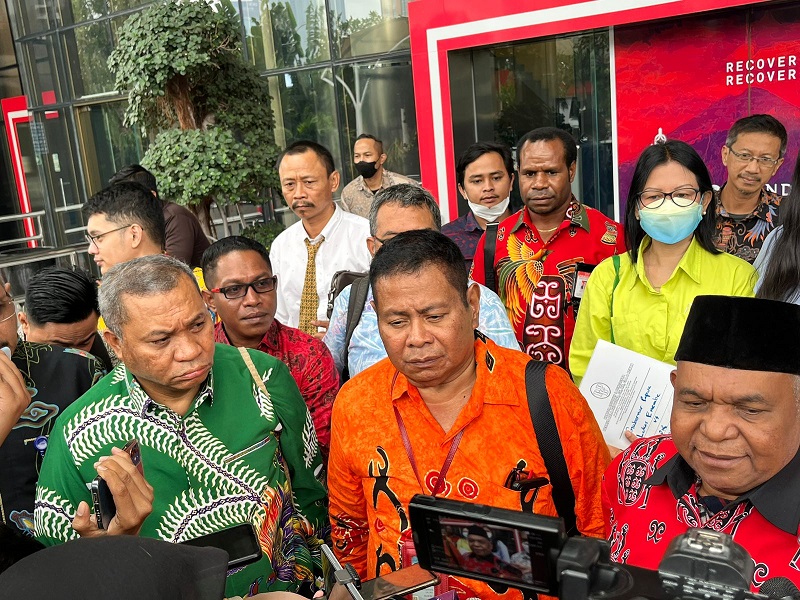 Pengacara Gubernur Papua Lukas Enembe Aloysius Renwarin. (Medcom.id/Candra Yuri N)