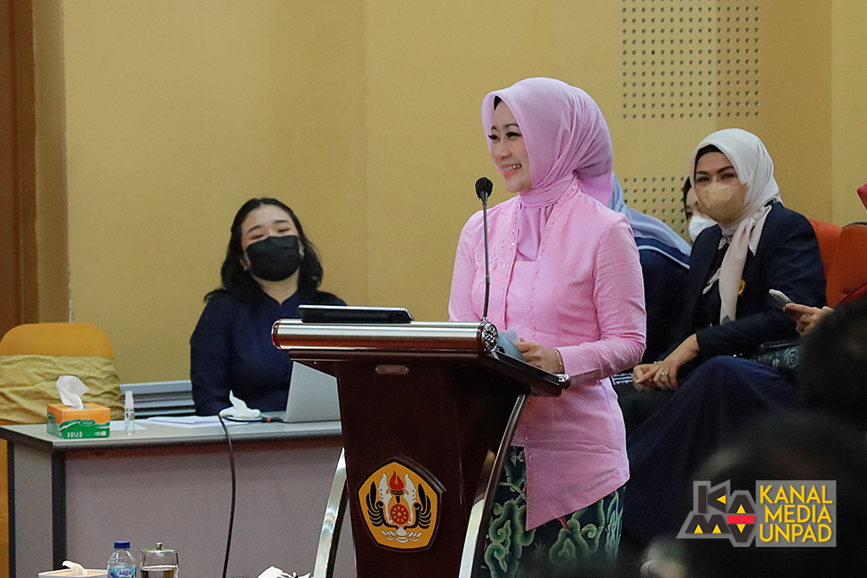 Atalia Praratya, istri Gubernur Jawa Barat Ridwan Kamil  lulus Program Doktor Ilmu Komunikasi Universitas Padjadjaran (Unpad). DOK Unpad