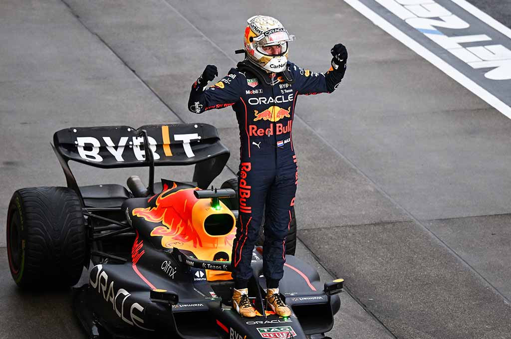 Max Verstappen tak menyangka bisa mengunci titel juara dunia di F1 Jepang, perjuangannya selama semusim berbuah manis di derasnya hujan Suzuka. RedBull CP