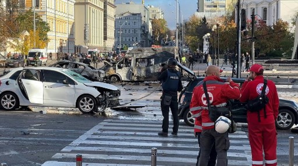 5 Orang Tewas 12 Terluka dalam Serangan Rusia di Ibu Kota Ukraina