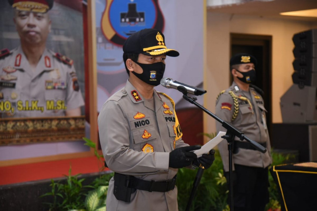 Di Tengah Pengusutan Tragedi Kanjuruhan, Kapolda Jatim Nico Afinta Dimutasi Di Tengah Pengusutan Tragedi Kanjuruhan, Kapolda Jatim Nico Afinta Dimutasi
