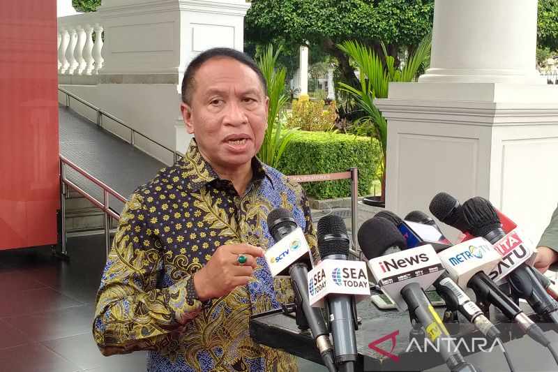 Menteri Pemuda dan Olahraga (Menpora) Zainudin Amali di Kompleks Istana Kepresidenan, Jakarta, Jumat (7/10). (ANTARA/Gilang Galiartha)
