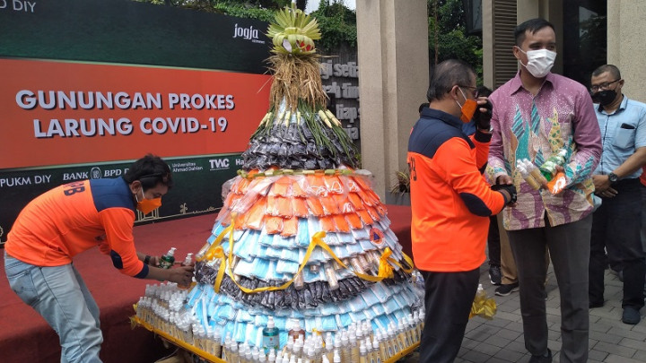 Transisi ke Endemi, Gunungan Penangkal Covid-19 Dikirab