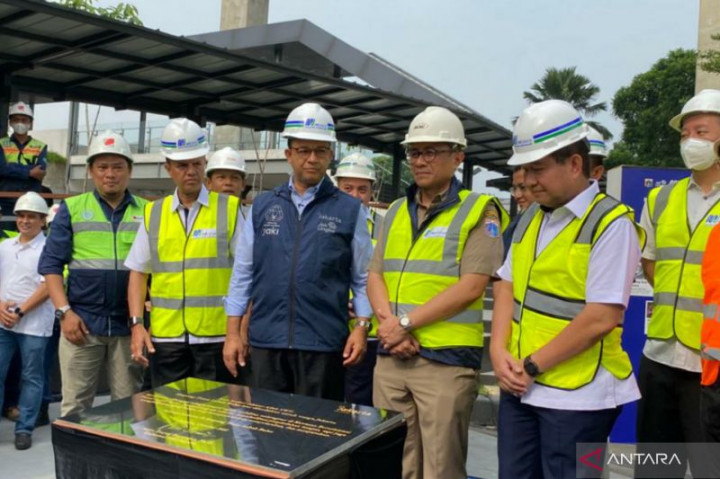 Anies Kerahkan Truk Damkar Antisipasi Banjir Ibu Kota