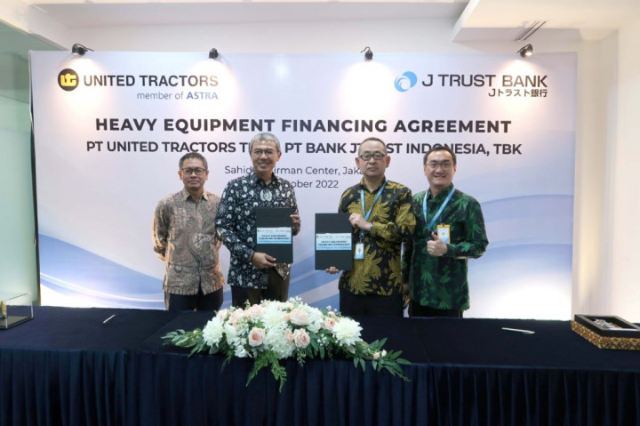 J Trust Bank-United Tractors Teken Kerja Sama Pembiayaan Alat Berat