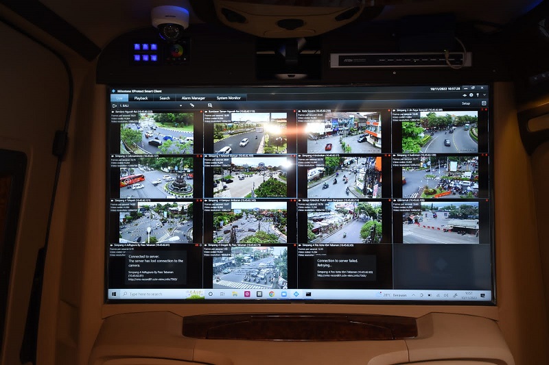 Mobil komando Korlantas Polri yang menampilkan pantauan CCTV. (Korlantas)