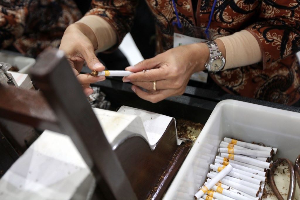 Rencana Kenaikan Cukai Rokok Tahun Depan Bikin Pekerja SKT Was-was