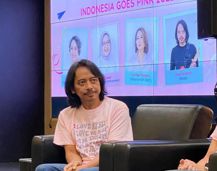 Dewa Budjana Lelang Gitarnya Buat Donasi Penderita Kanker Payudara